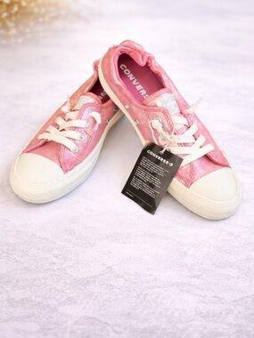 Converse Pink Glitter Low Top Sneakers NWT Sparkle Lace-Up Shoes Women’s 8